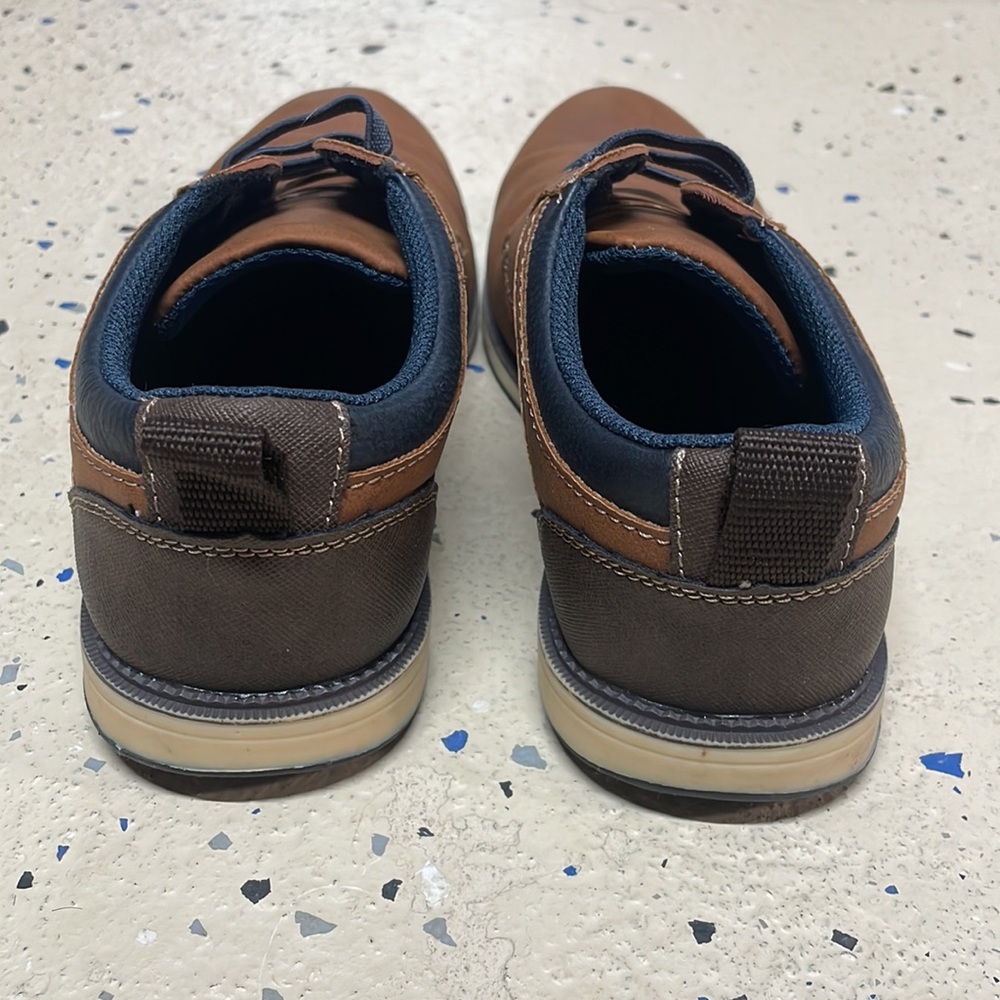 Boys size 2 dress shoes - Picture 2 of 5